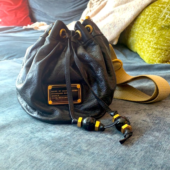 Marc Jacobs : Black Leather Bucket bag - Picture 5 of 13